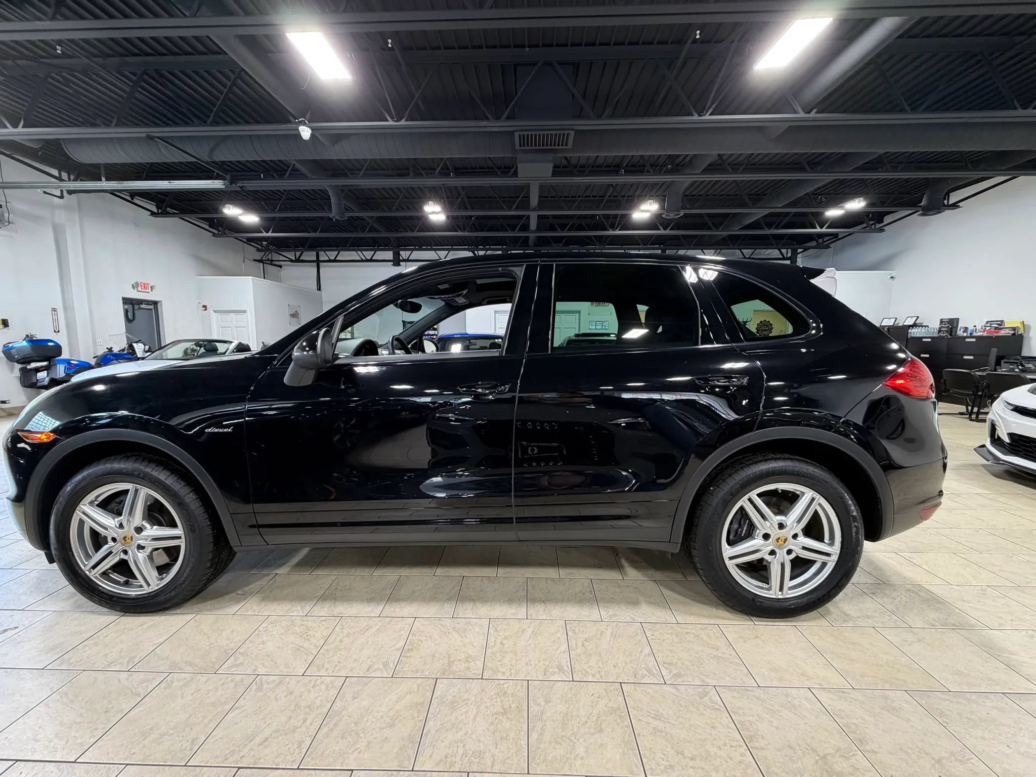 Used 2014 Porsche Cayenne Diesel Platinum Edition AWD/4WD image 25
