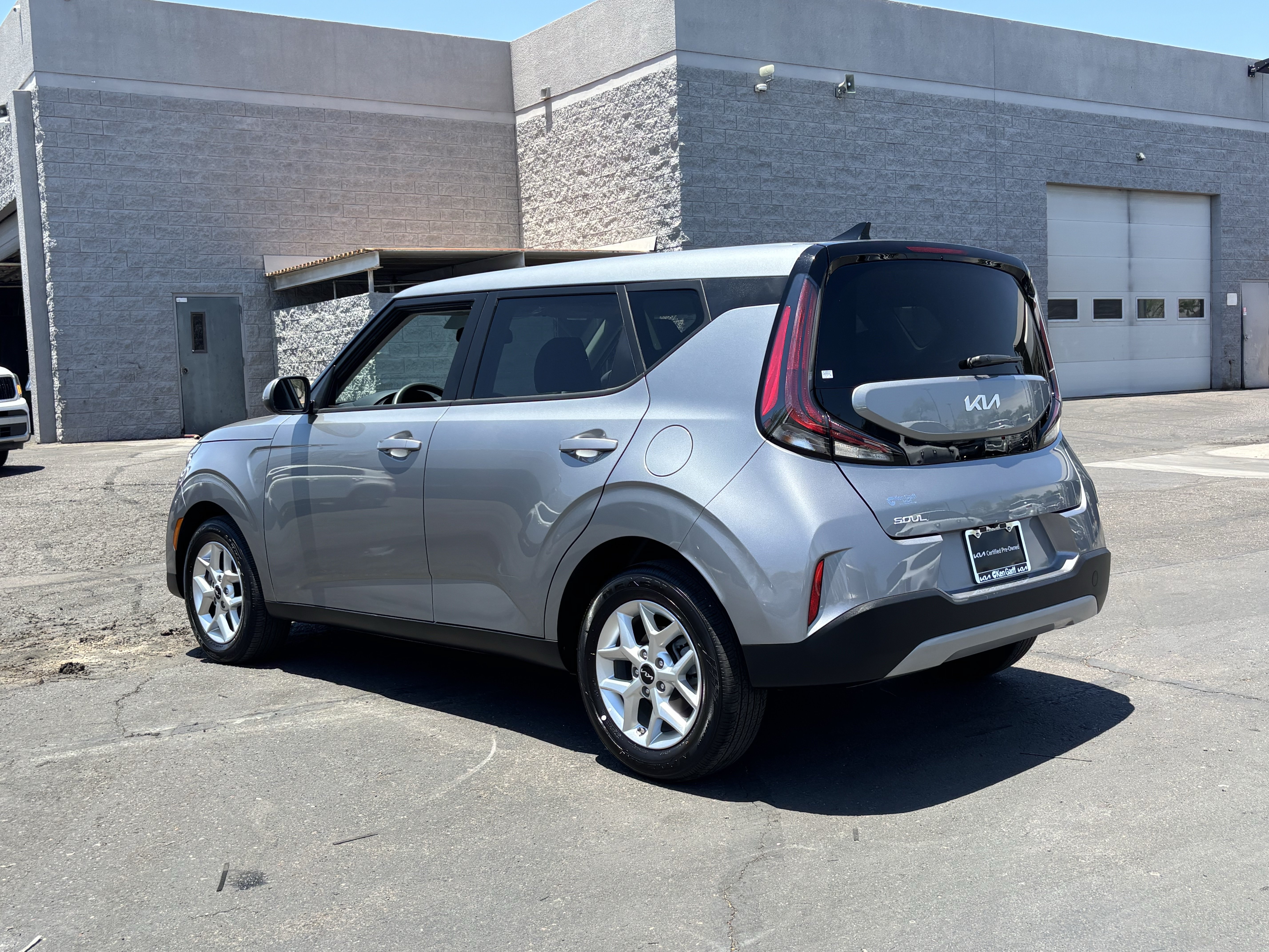 Certified 2025 Kia Soul LX w/ LX Technology Package FWD image 4