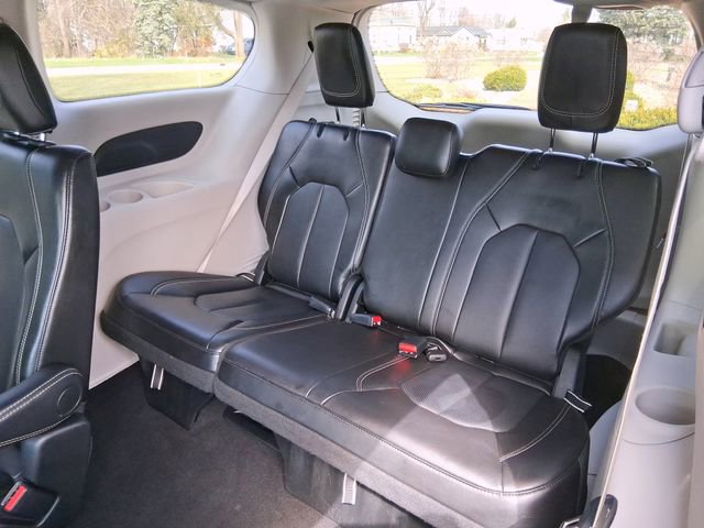 Used 2024 Chrysler Pacifica Touring-L FWD image 21