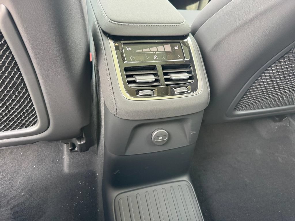 New 2026 Volvo XC90 T8 Plus w/ Protection Package Premier AWD/4WD image 9
