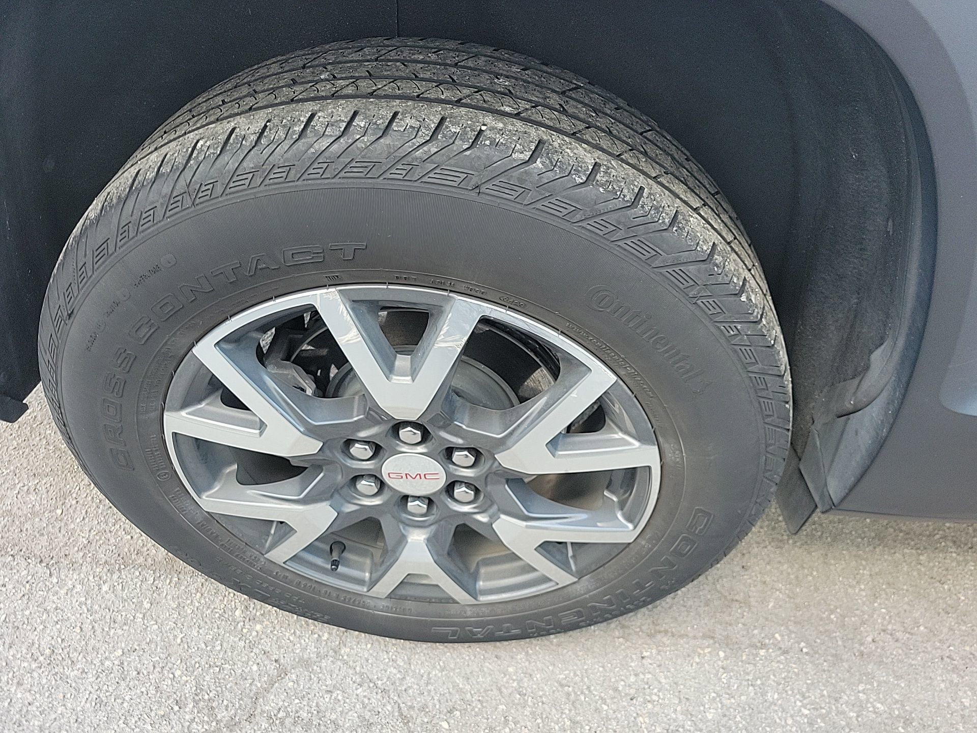 Used 2023 GMC Acadia SLE image 10