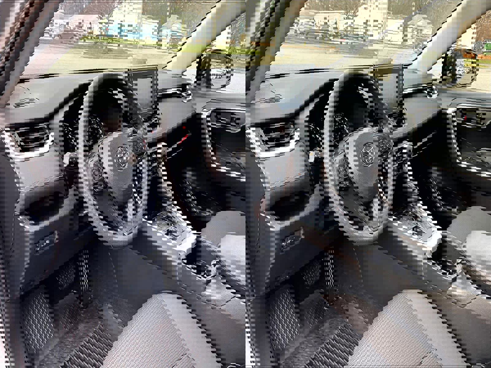 Used 2022 Toyota RAV4 LE image 8