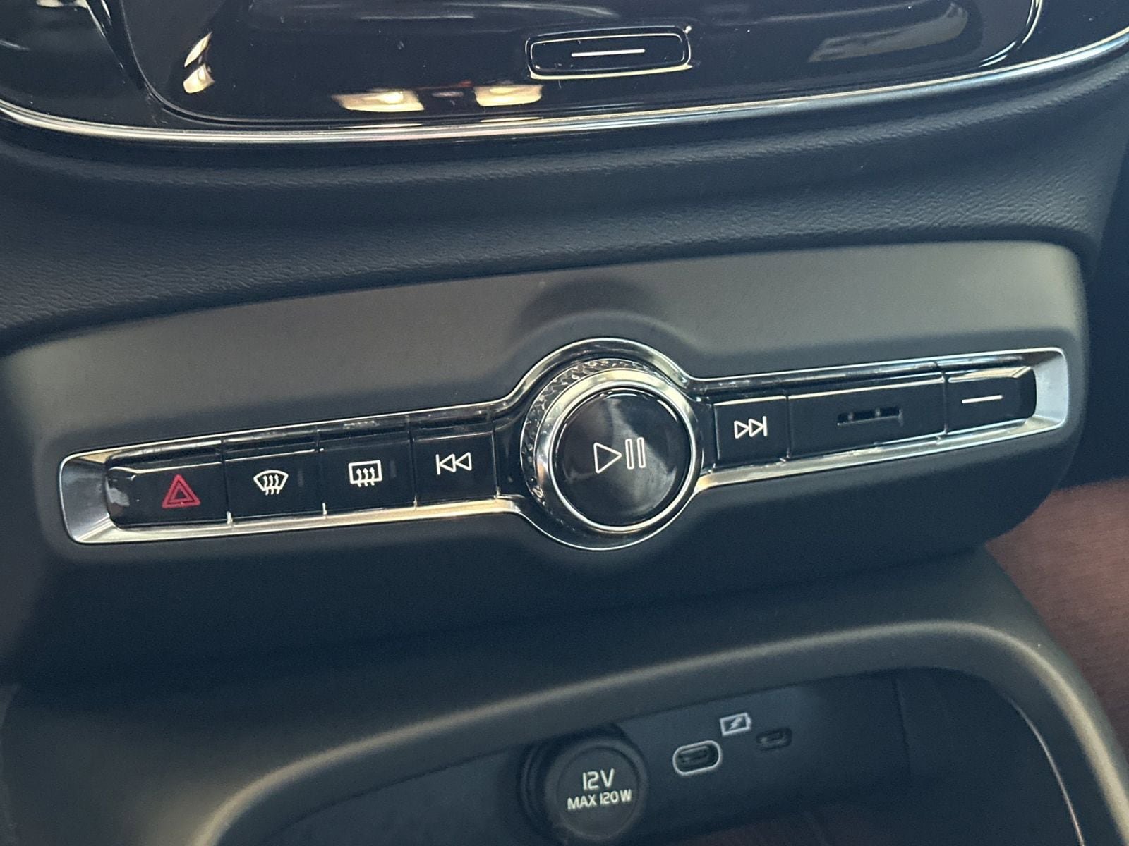 Certified 2023 Volvo C40 P8 Recharge Plus AWD/4WD image 25