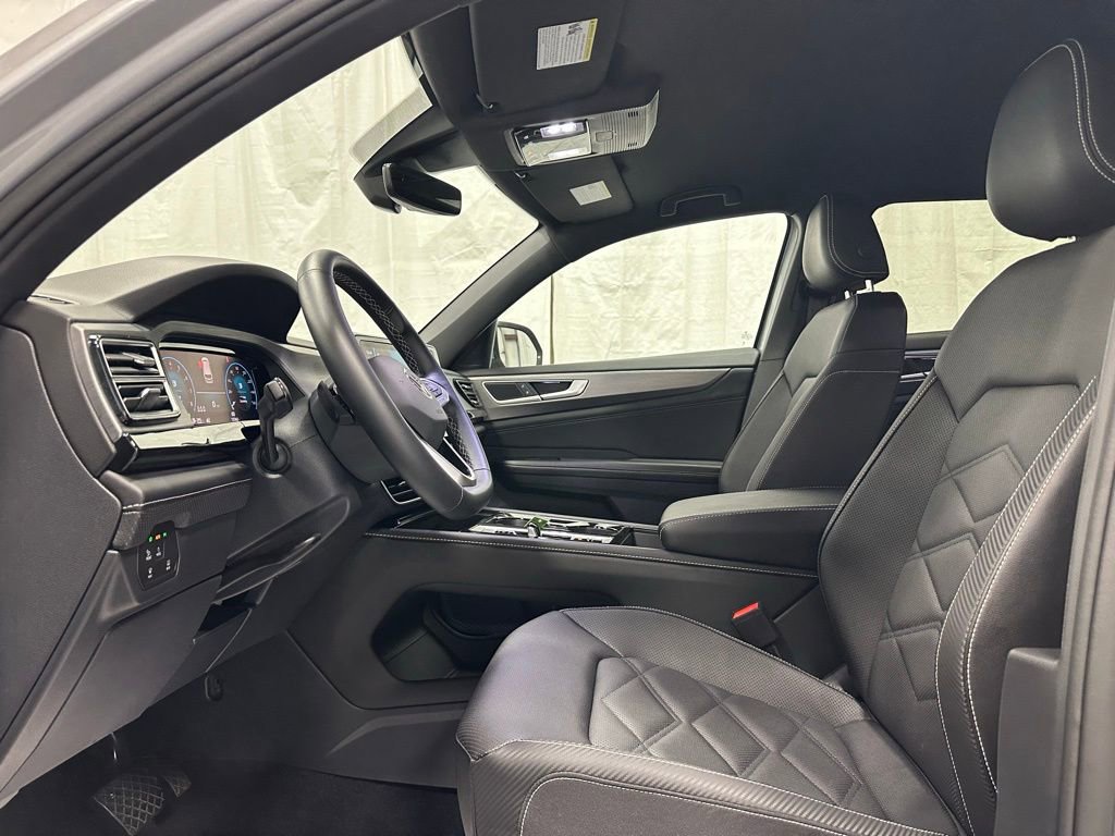 Used 2025 Volkswagen Atlas Cross Sport SE image 14