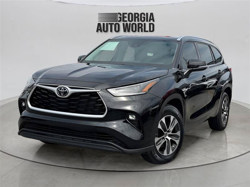 Used 2021 Toyota Highlander XLE FWD image 3