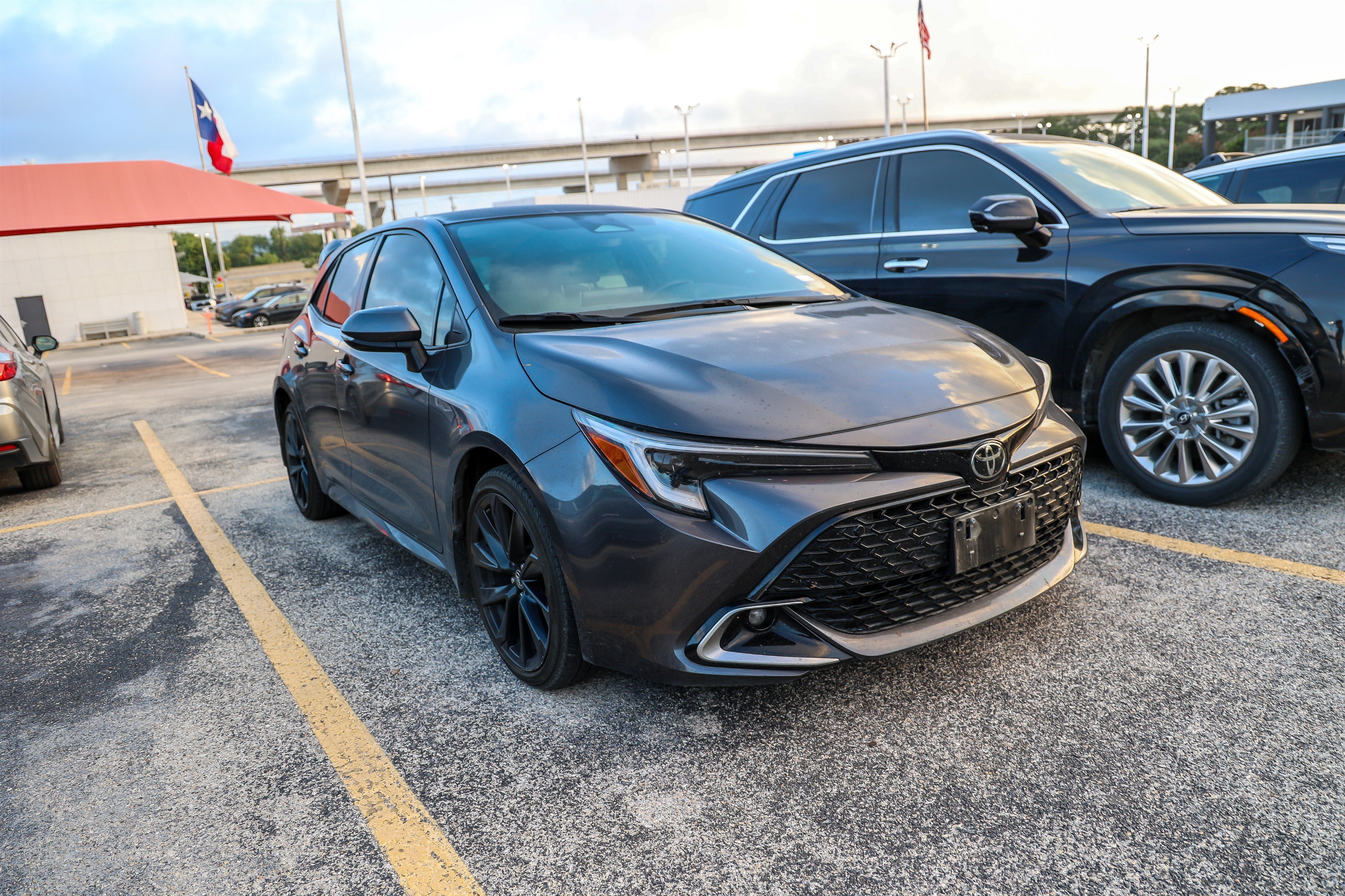Used 2025 Toyota Corolla XSE FWD image 6