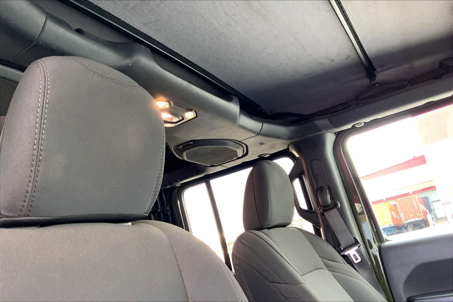 Used 2022 Jeep Gladiator Sport AWD/4WD image 30