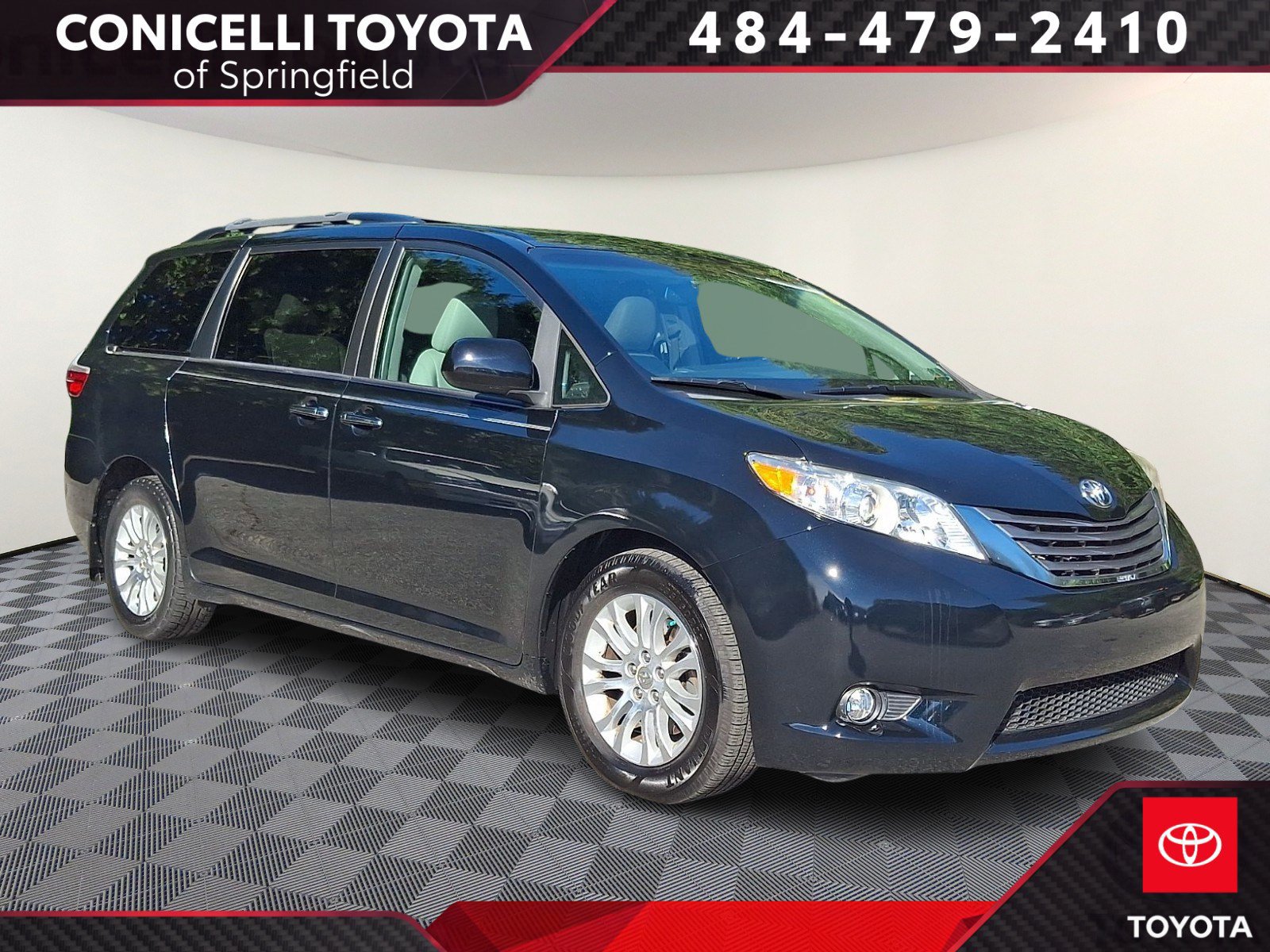 Used 2016 Toyota Sienna XLE w/ XLE Navigation Package FWD image 1