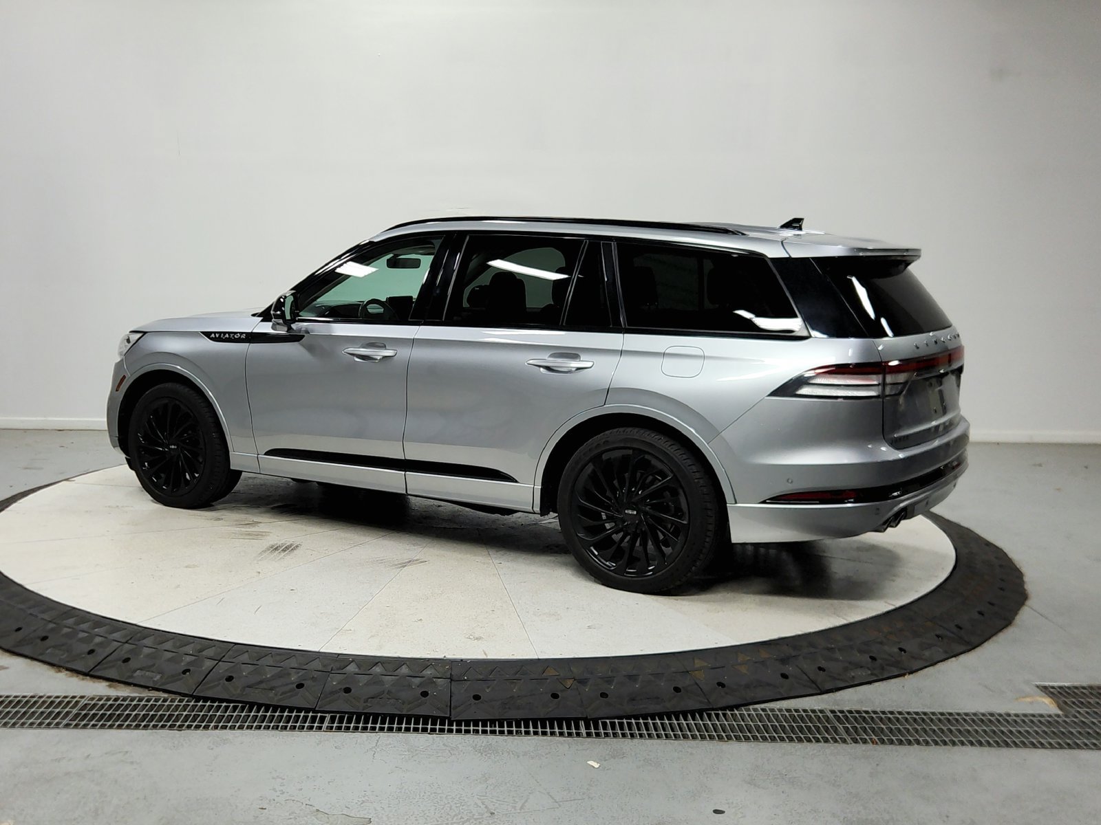 Used 2024 Lincoln Aviator Black Label w/ Jet Package AWD/4WD image 6