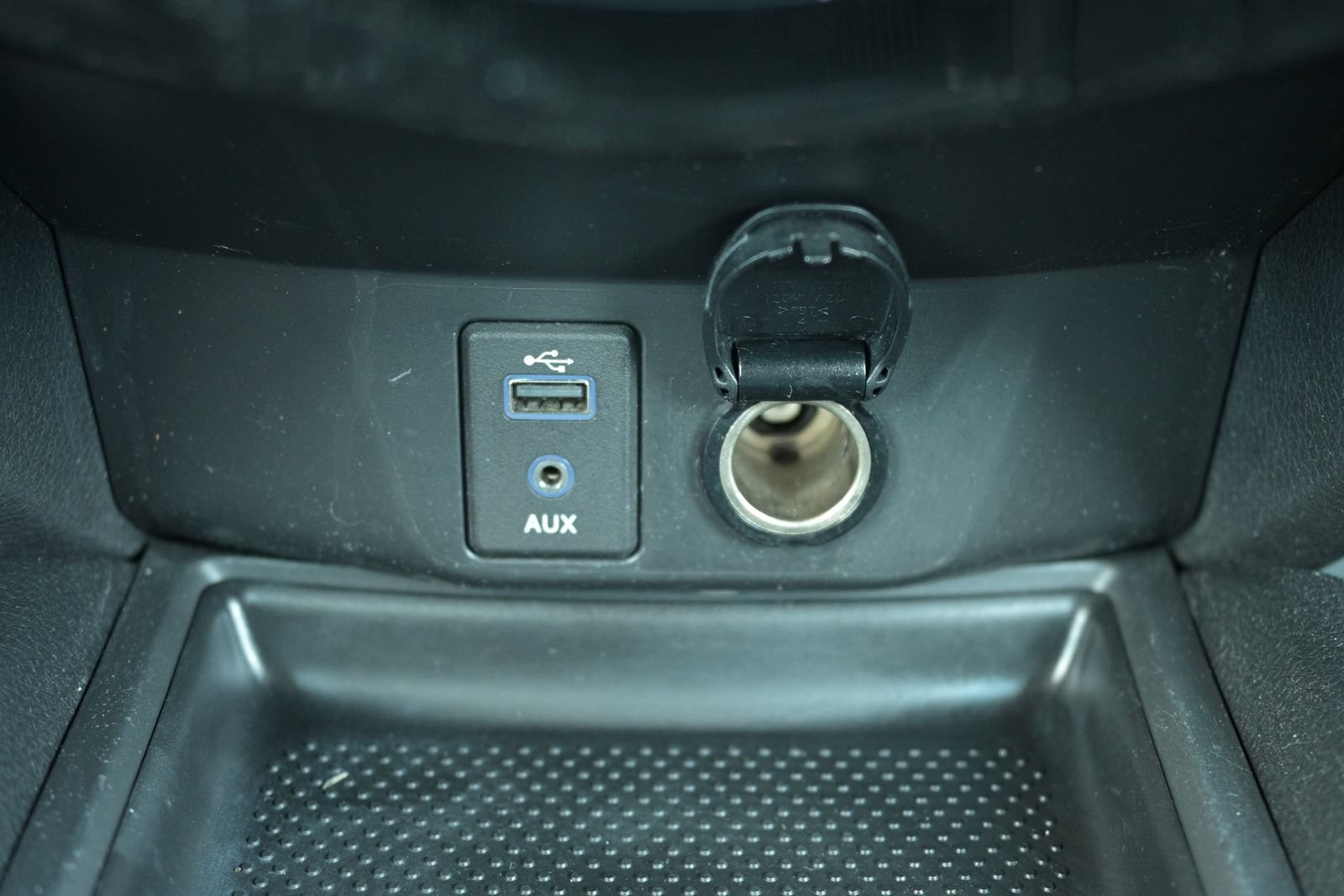 Used 2017 Nissan Rogue SV AWD/4WD image 3