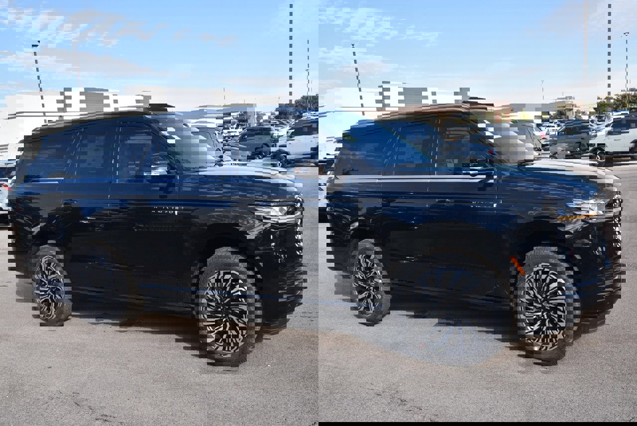 New 2025 Lincoln Navigator L Black Label image 11