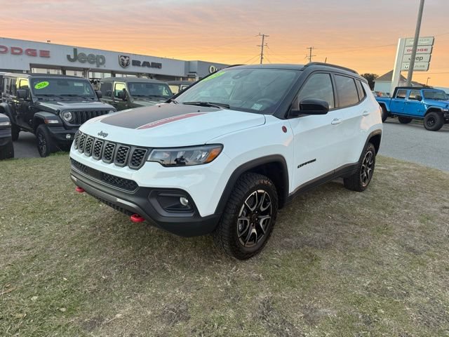 New 2026 Jeep Compass Trailhawk w/ Sun, Sound & Navigation Group AWD/4WD image 3