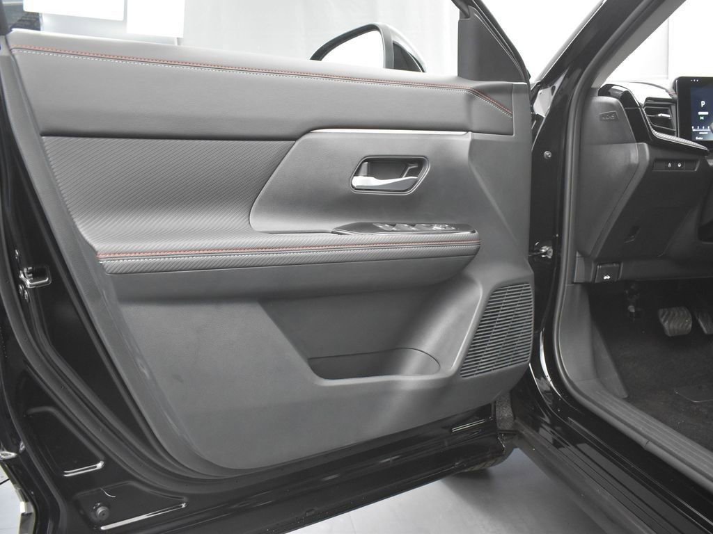 New 2026 Nissan Kicks SR w/ SR Premium Package image 28