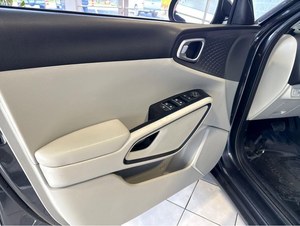 Used 2021 Kia Soul EX FWD image 16