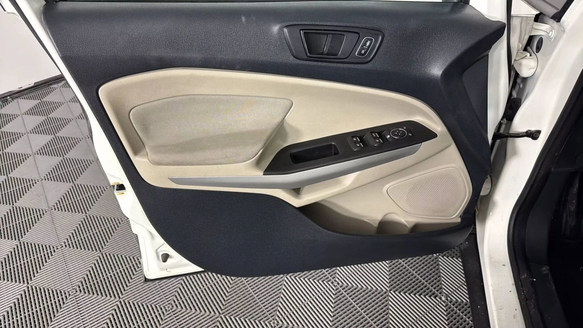 Used 2018 Ford EcoSport S FWD image 26
