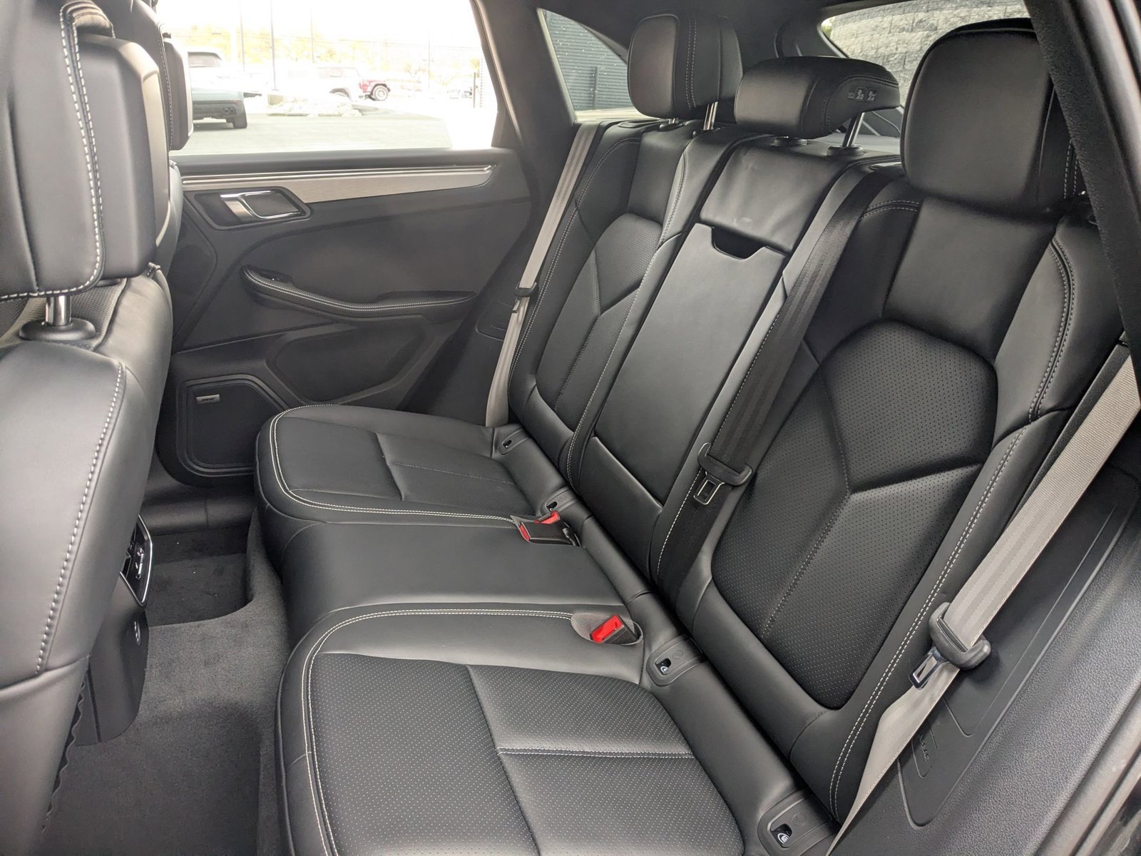 Certified 2026 Porsche Macan S AWD/4WD image 25