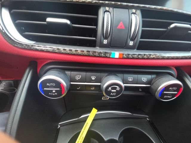 Used 2018 Alfa Romeo Giulia AWD image 20