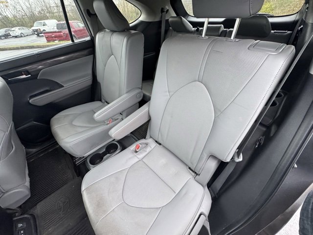 Used 2023 Toyota Highlander Limited image 14
