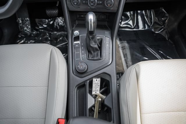 Used 2020 Volkswagen Tiguan SE w/ Panoramic Sunroof Package AWD/4WD image 19
