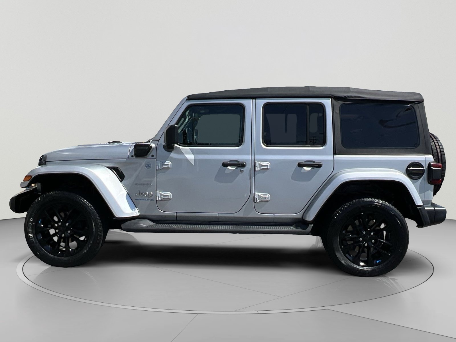 Used 2023 Jeep Wrangler Unlimited Sahara w/ Cold Weather Group AWD/4WD image 2
