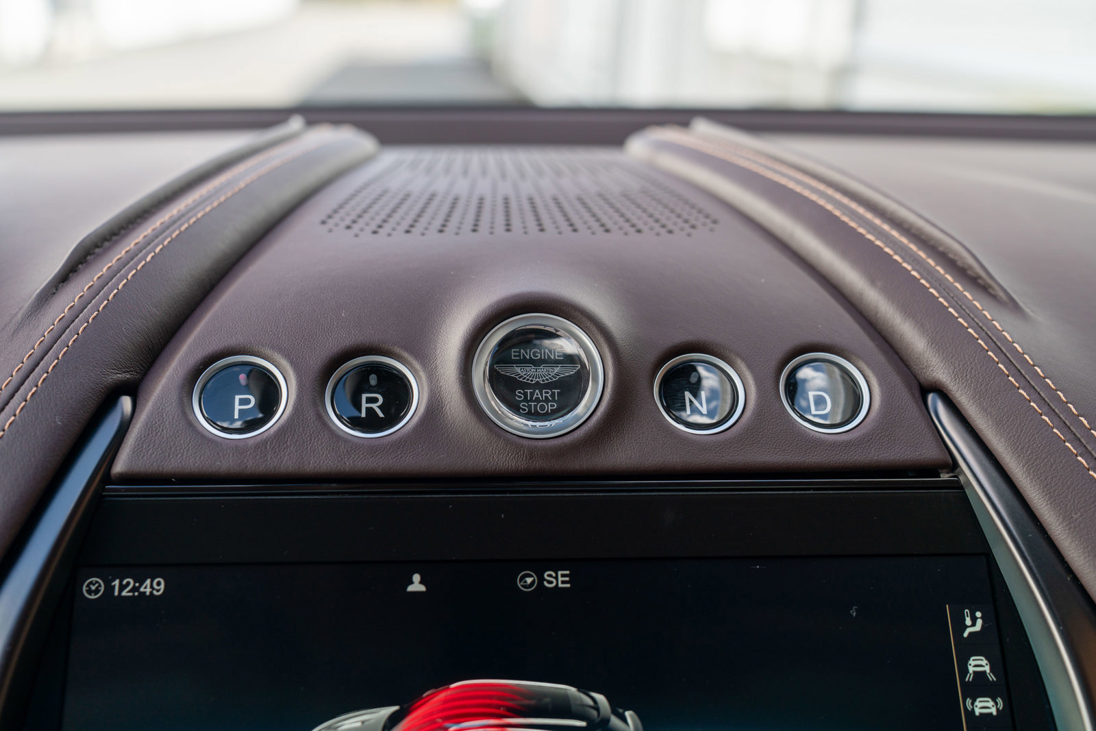 Used 2021 Aston Martin DBX image 18