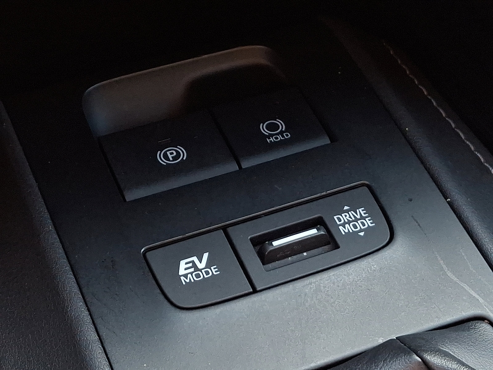 Used 2024 Toyota Venza XLE image 25