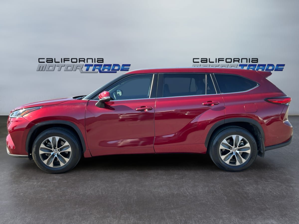 Used 2023 Toyota Highlander XLE FWD image 8
