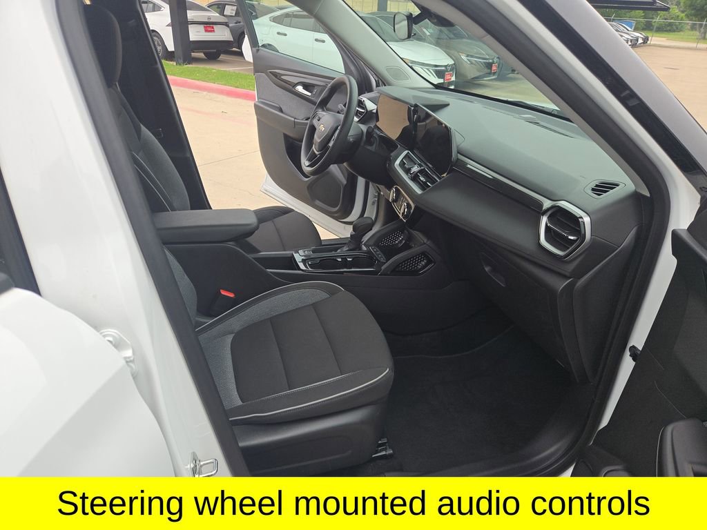 Used 2025 Chevrolet TrailBlazer LT AWD/4WD image 15