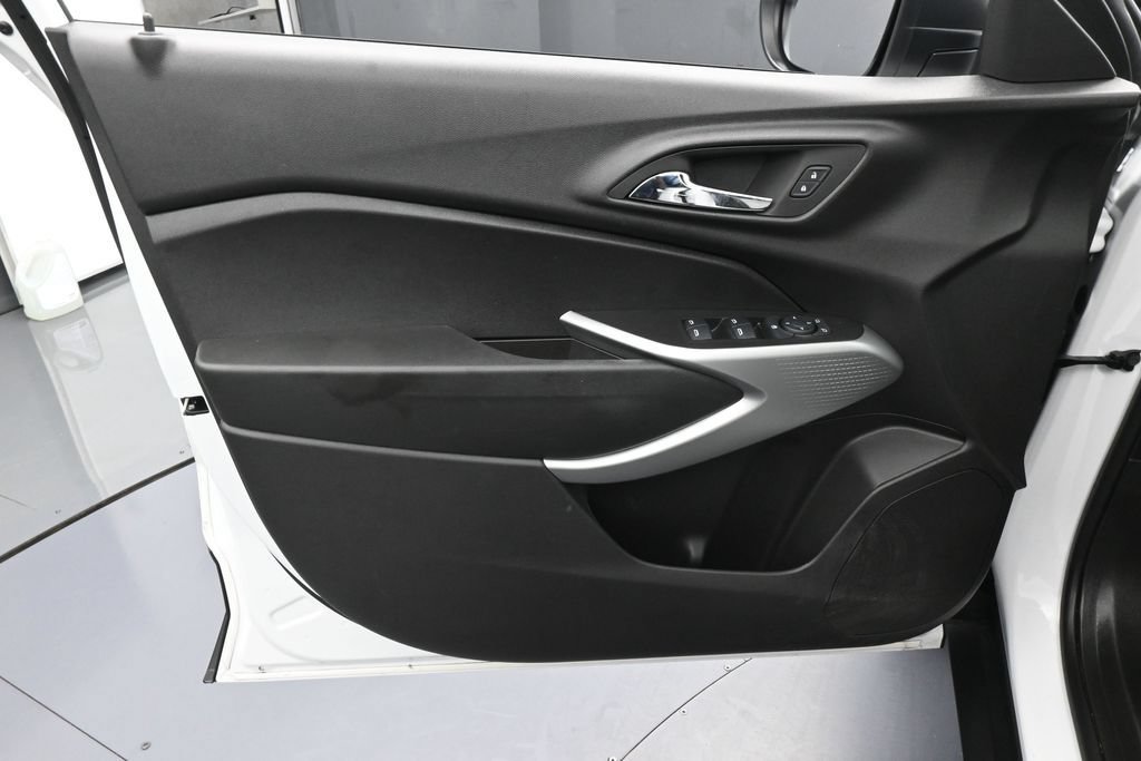 Used 2025 Chevrolet Trax LS FWD image 12