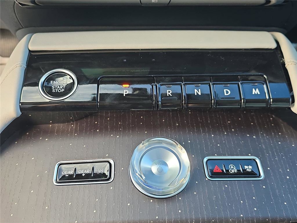 New 2026 Lincoln Navigator L Black Label AWD/4WD image 23