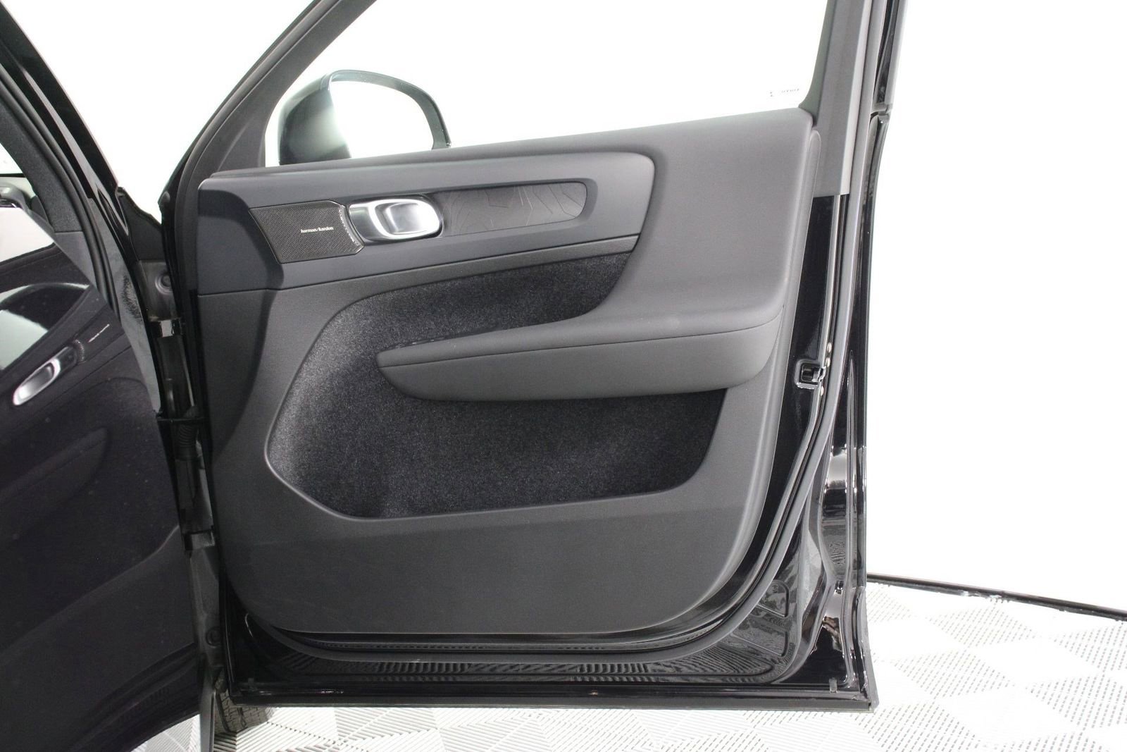 Certified 2023 Volvo XC40 Recharge Ultimate AWD/4WD image 21