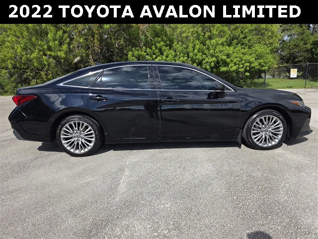 Used 2022 Toyota Avalon Limited image 2