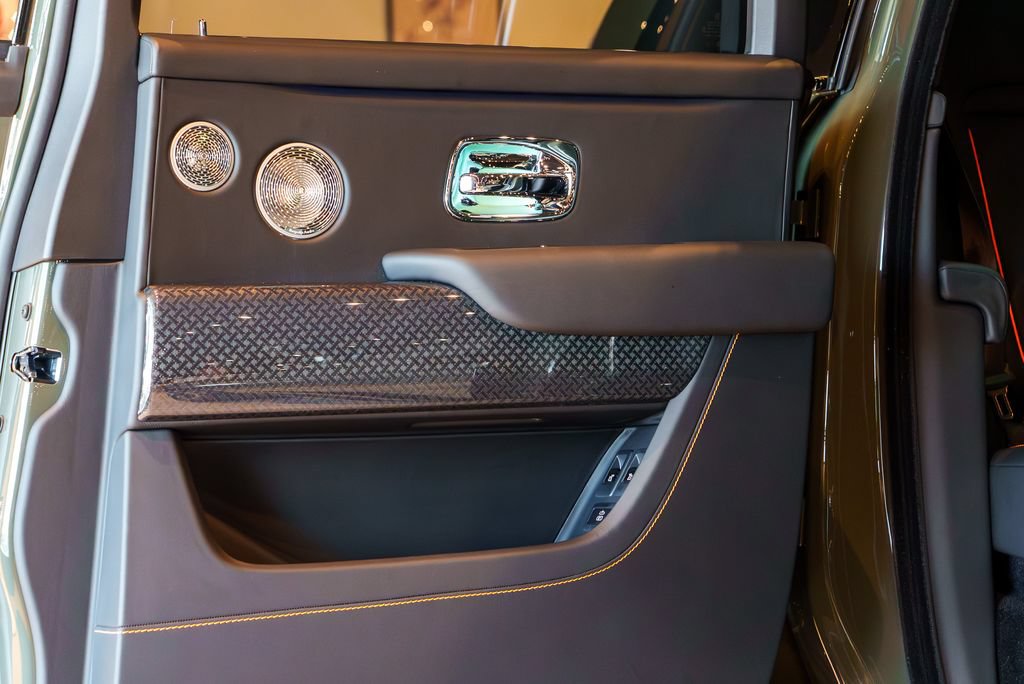 Used 2025 Rolls-Royce Cullinan Black Badge AWD/4WD image 44