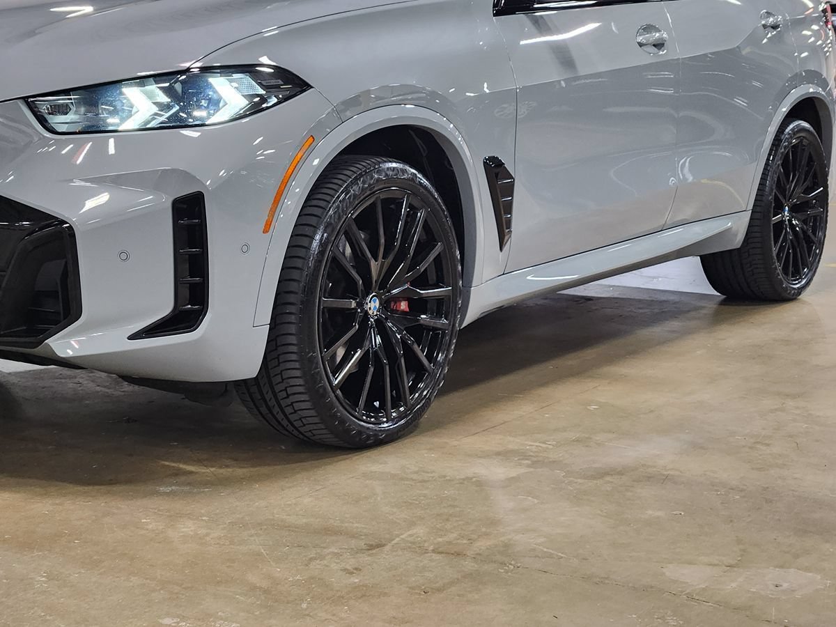 Used 2024 BMW X5 xDrive40i w/ M Sport Package AWD/4WD image 17