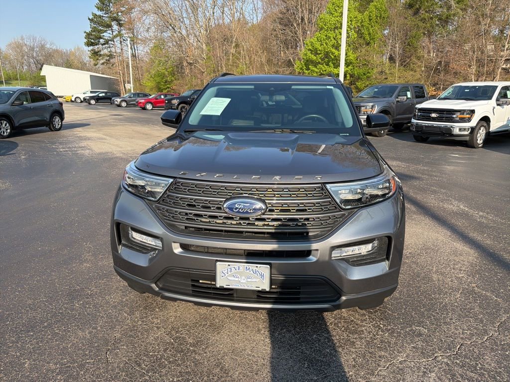 Used 2022 Ford Explorer XLT w/ Equipment Group 202A image 8