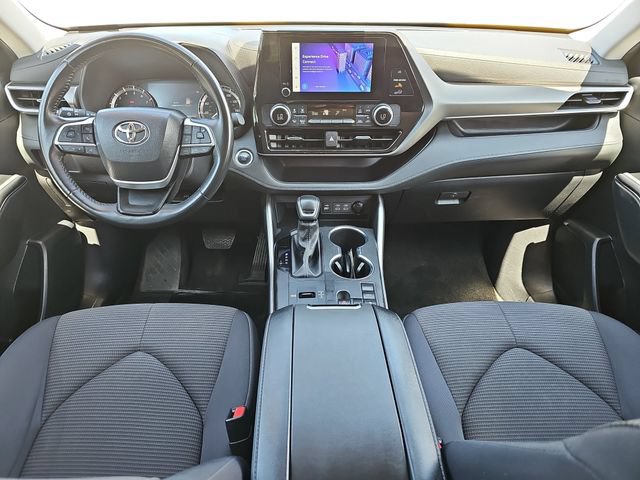 Used 2024 Toyota Highlander LE FWD image 11