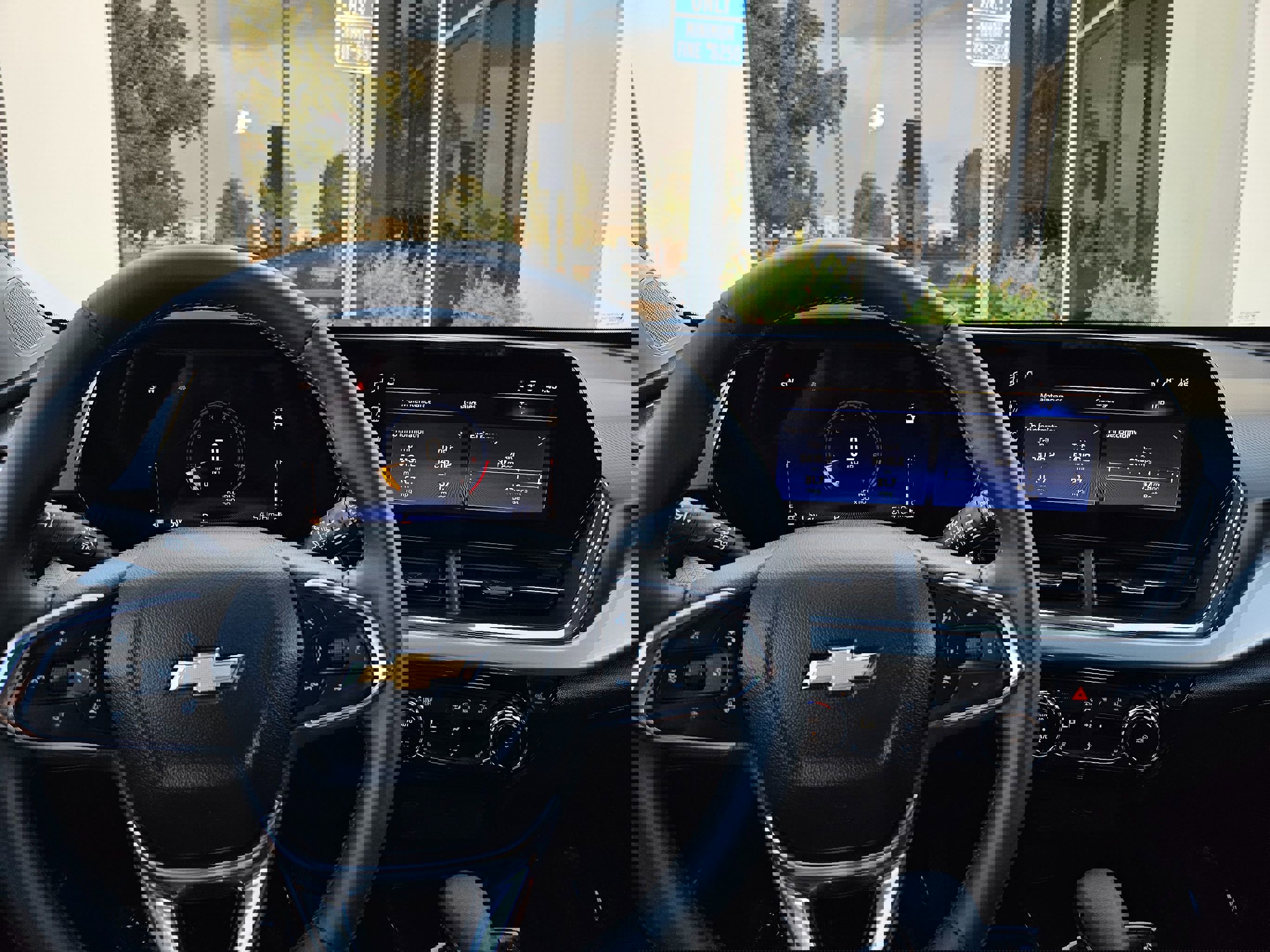 Used 2025 Chevrolet Trax LT w/ LT Convenience Package image 41