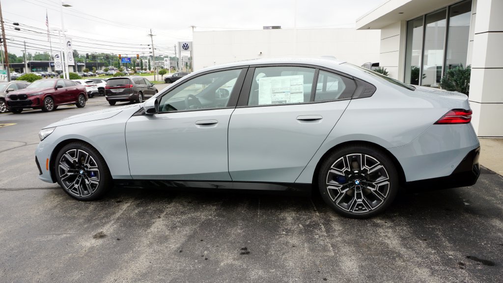 New 2027 BMW 530i xDrive w/ M Sport Package AWD/4WD image 9