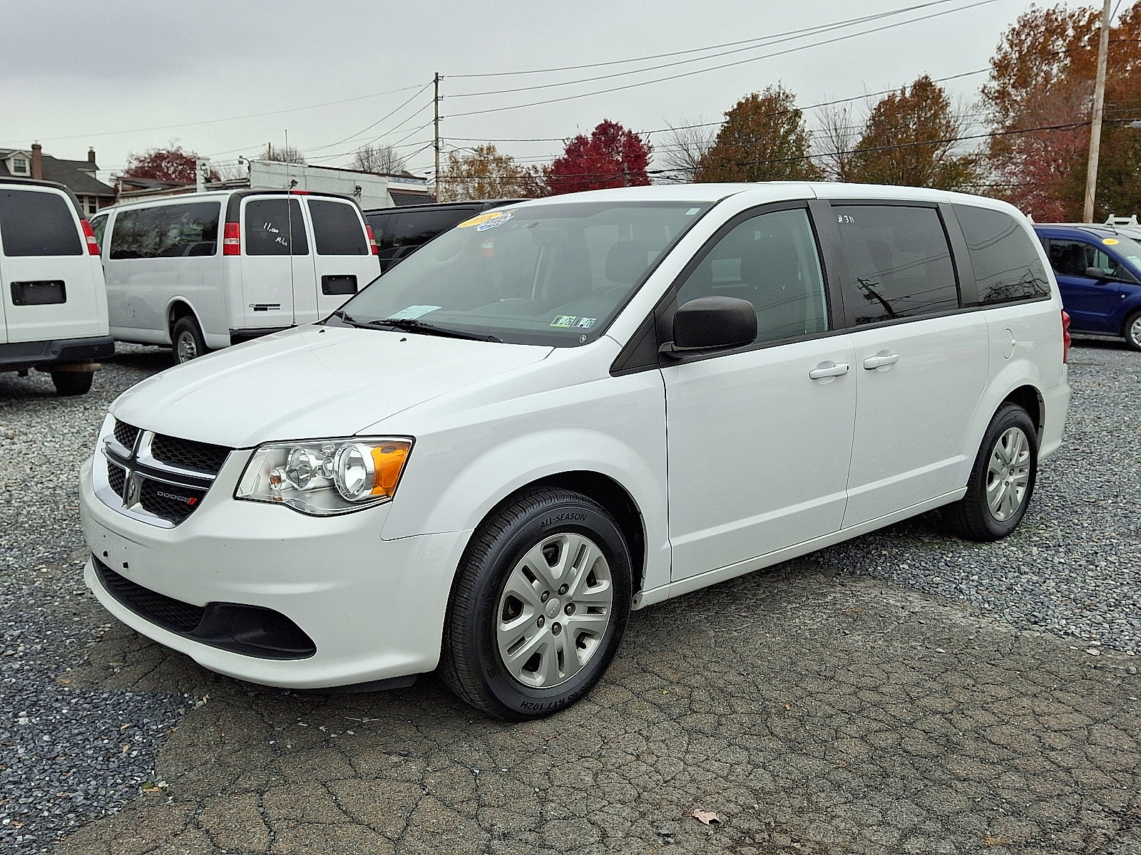 Used 2018 Dodge Grand Caravan SE w/ UConnect Hands-Free Group image 3