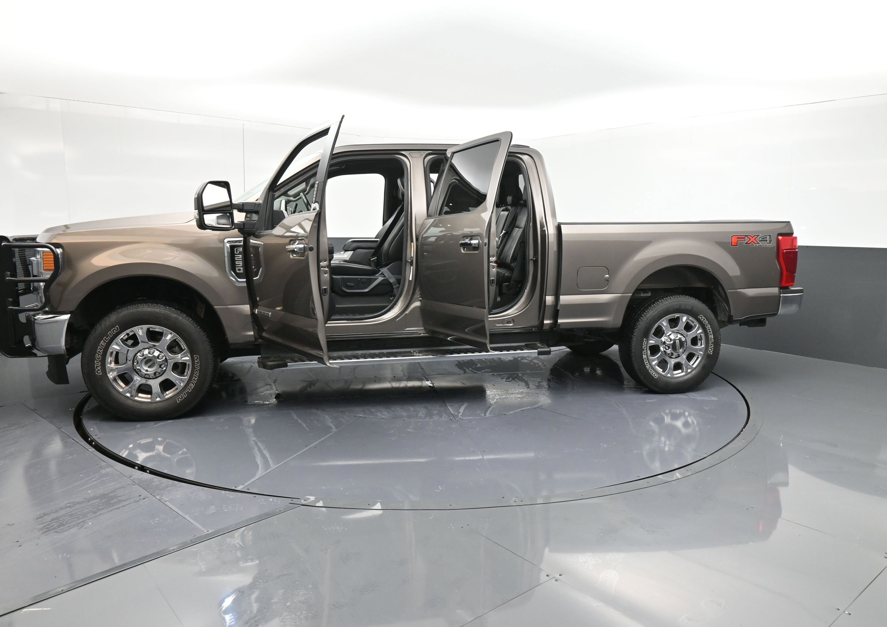 Used 2020 Ford F250 Lariat w/ Chrome Package image 39