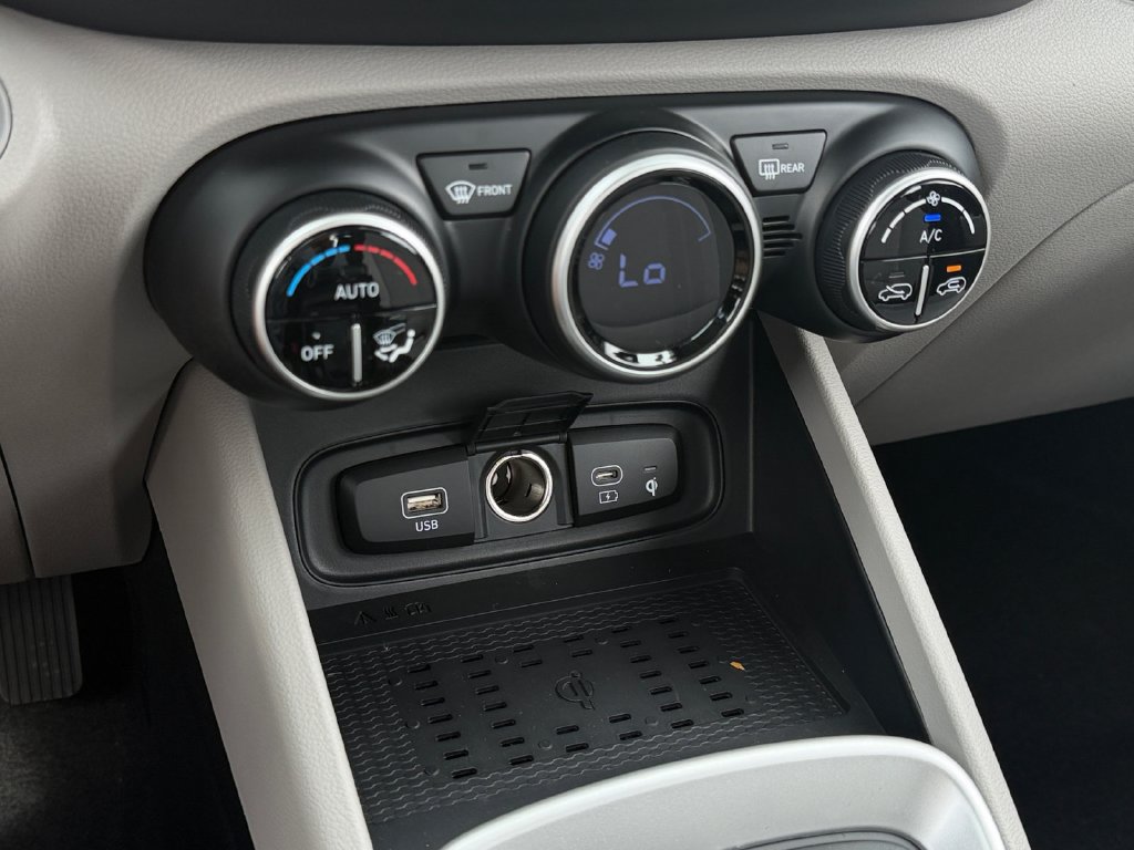 New 2026 Hyundai Venue SEL FWD image 24