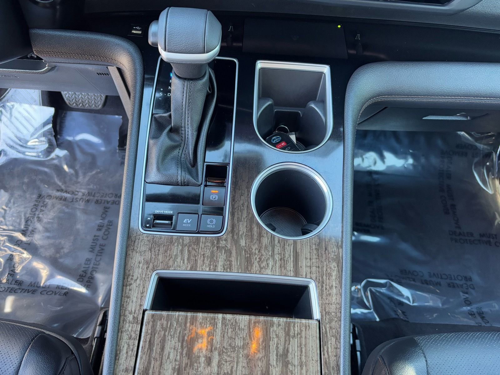 Used 2025 Toyota Sienna Limited image 29