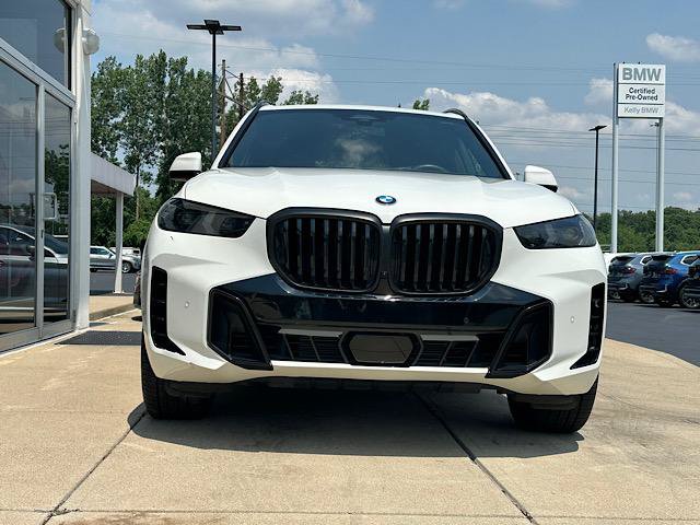 Used 2024 BMW X5 xDrive40i w/ M Sport Package AWD/4WD image 2