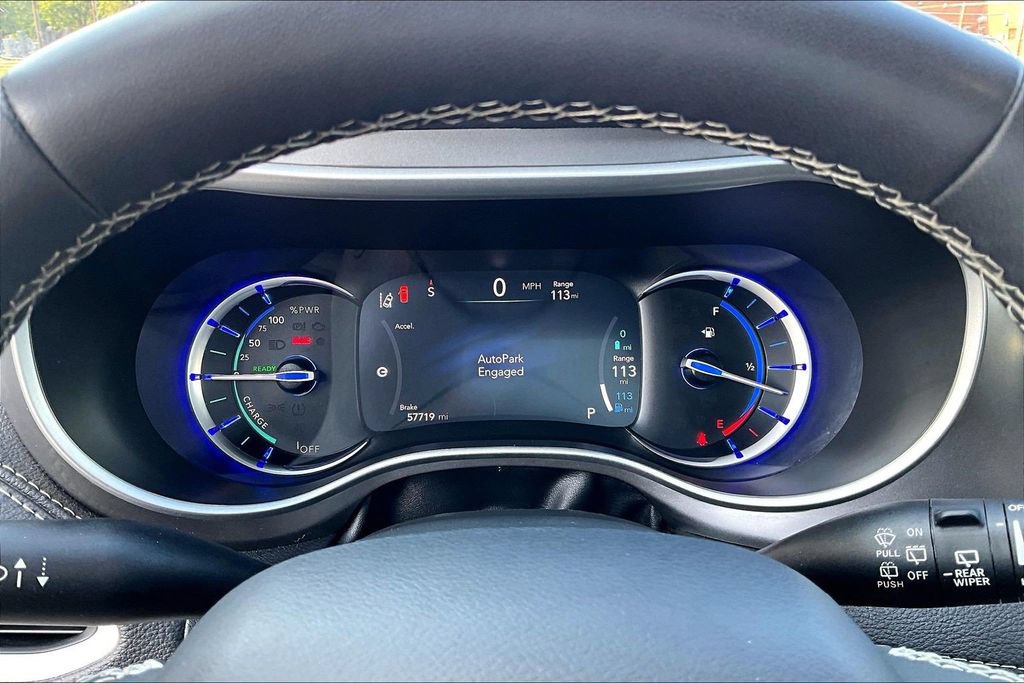 Used 2024 Chrysler Pacifica Limited FWD image 19