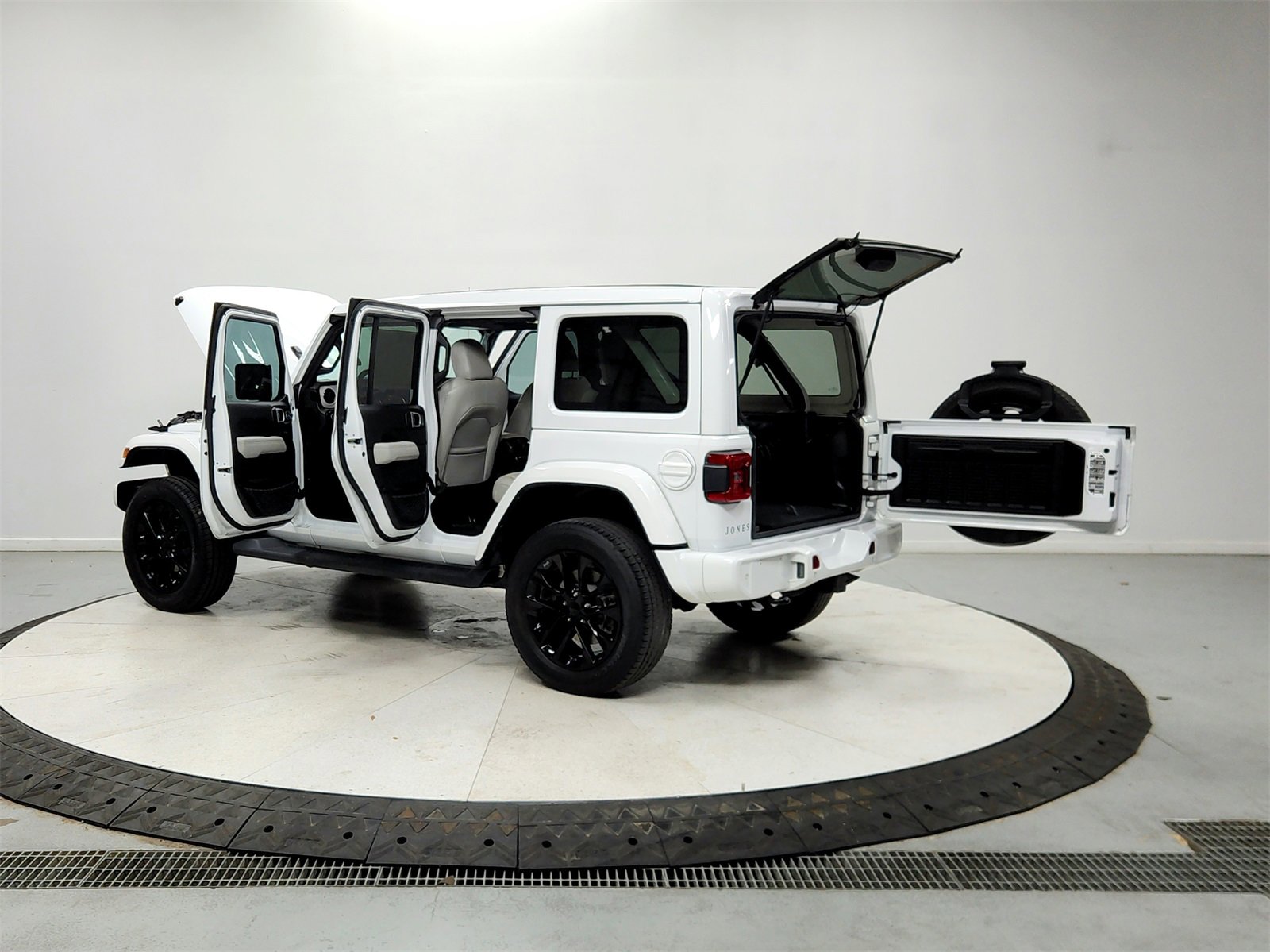 Used 2023 Jeep Wrangler Altitude image 13