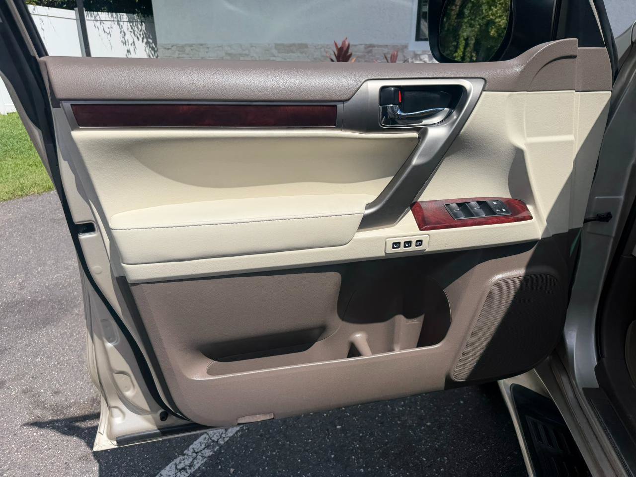 Used 2012 Lexus GX 460 w/ Comfort Plus Pkg AWD/4WD image 27