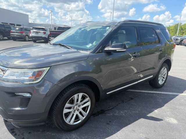 Used 2018 Ford Explorer XLT w/ Equipment Group 202A AWD/4WD image 3