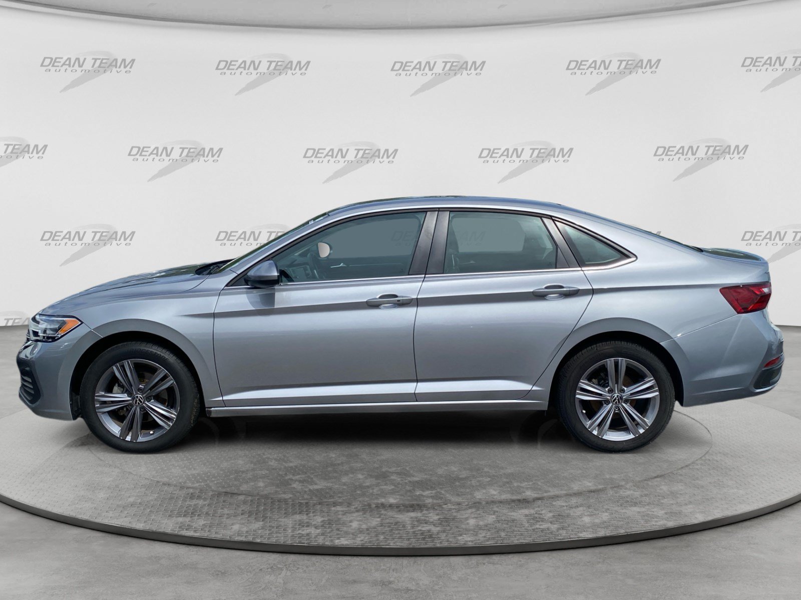 Used 2022 Volkswagen Jetta SE FWD image 3