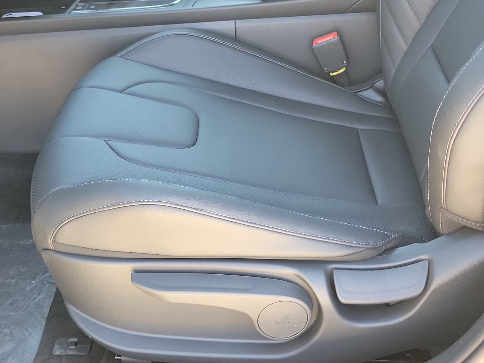 New 2026 Hyundai Elantra SEL Sport FWD image 16