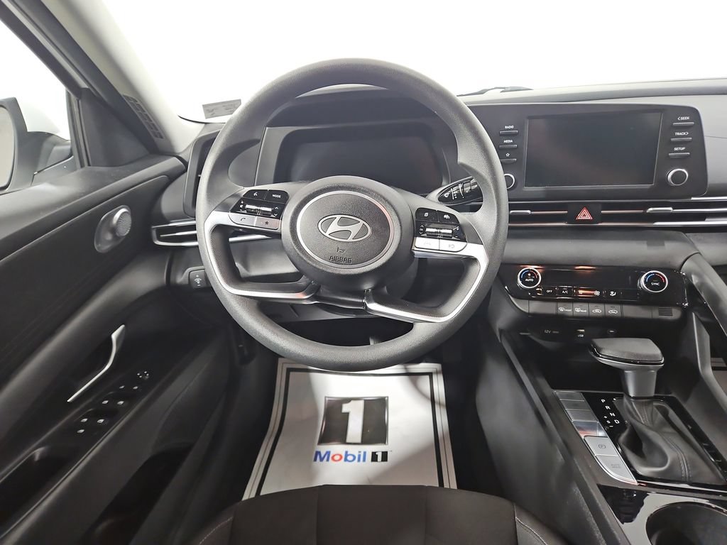 Certified 2025 Hyundai Elantra Hybrid FWD image 15